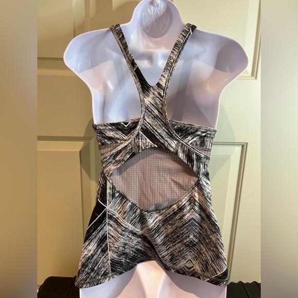 Lululemon Racerback built in bra - Picture 2 of 4